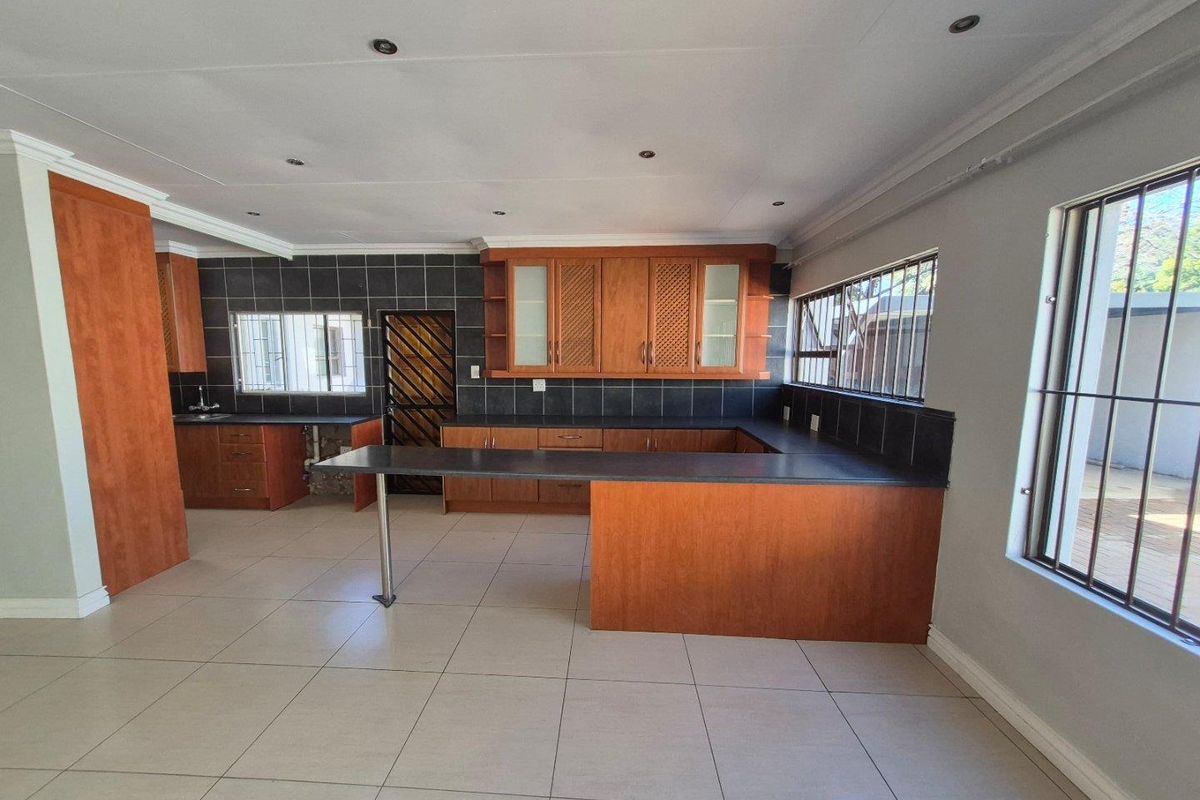 Renovated Family Home with Work-From-Home Potential in Prime Pretoria East Location 🏡 - Photo 2