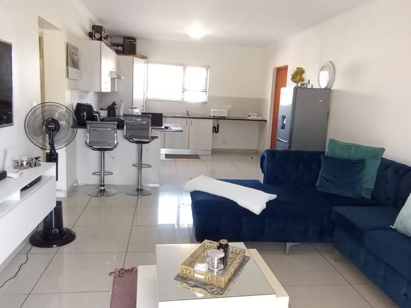 3 Beds Apartment FOR SALE in Pomona. - Photo 4