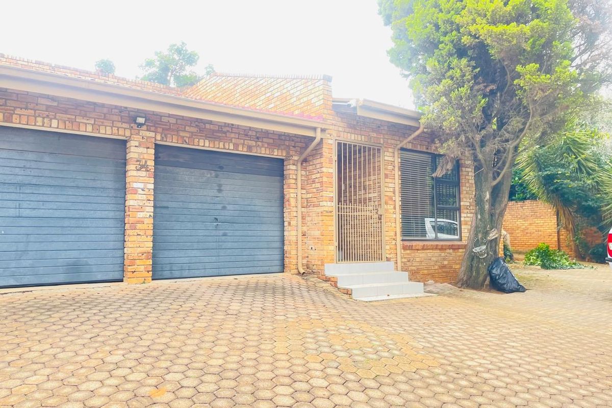 Warm Spacious Family Home!!! - Photo 3