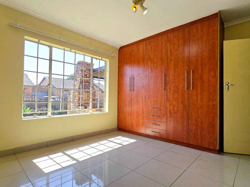 2 BEDROOM TOWNHOUSE TO LET IN DOORNPOORT - Photo 8