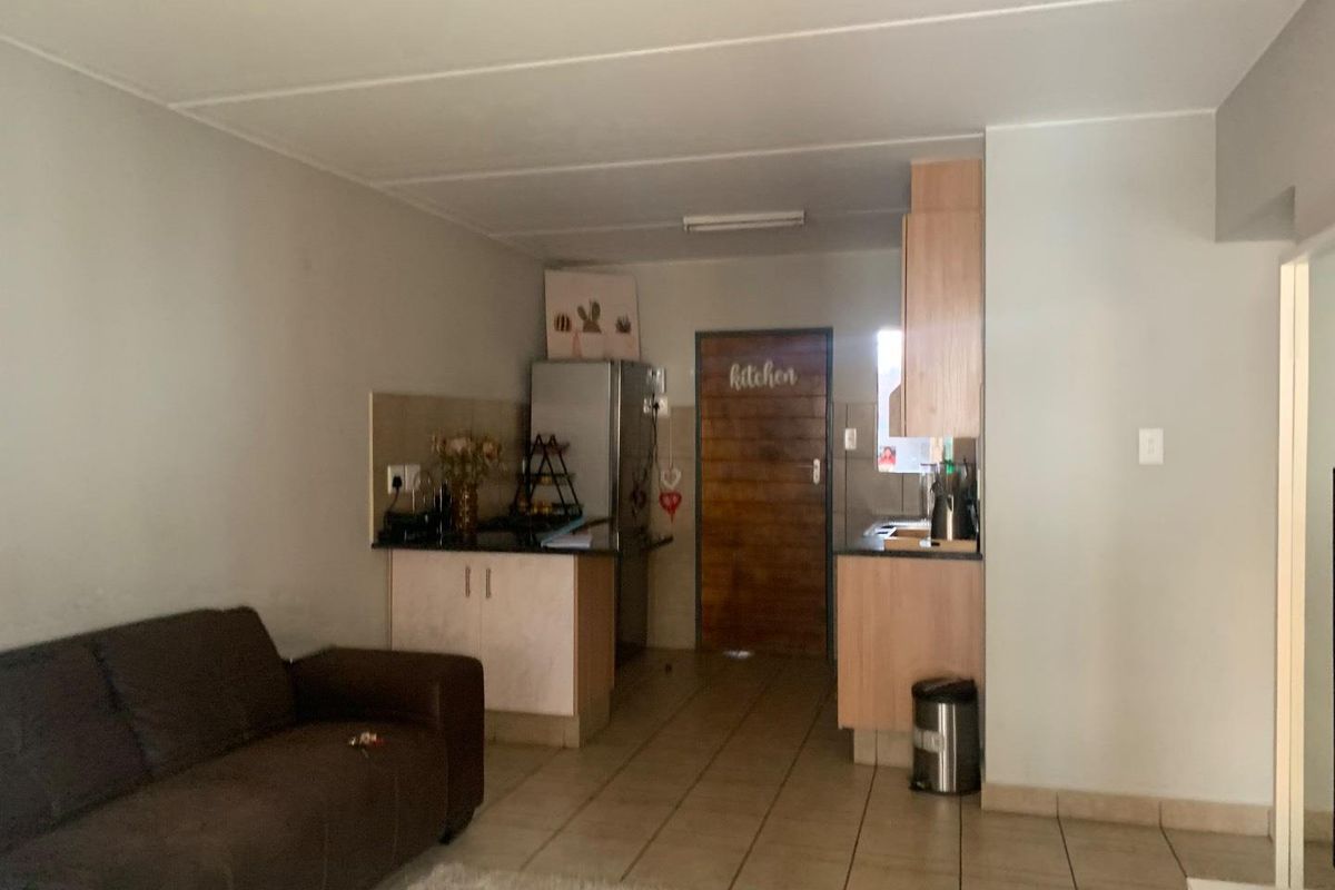 Prime Location Living: 2-Bedroom with Top Amenities - Photo 2