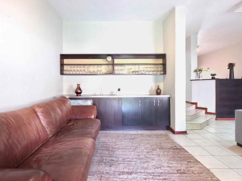 Spacious. Perfectly Located 3 Bedroom Sandton Townhouse With Lovely Private Garden - Photo 10