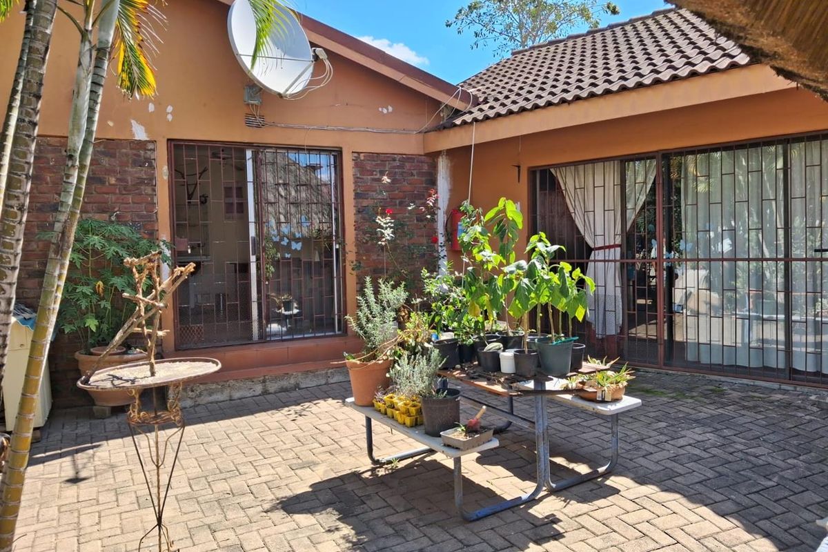 Large Family house in West Acres - Photo 2