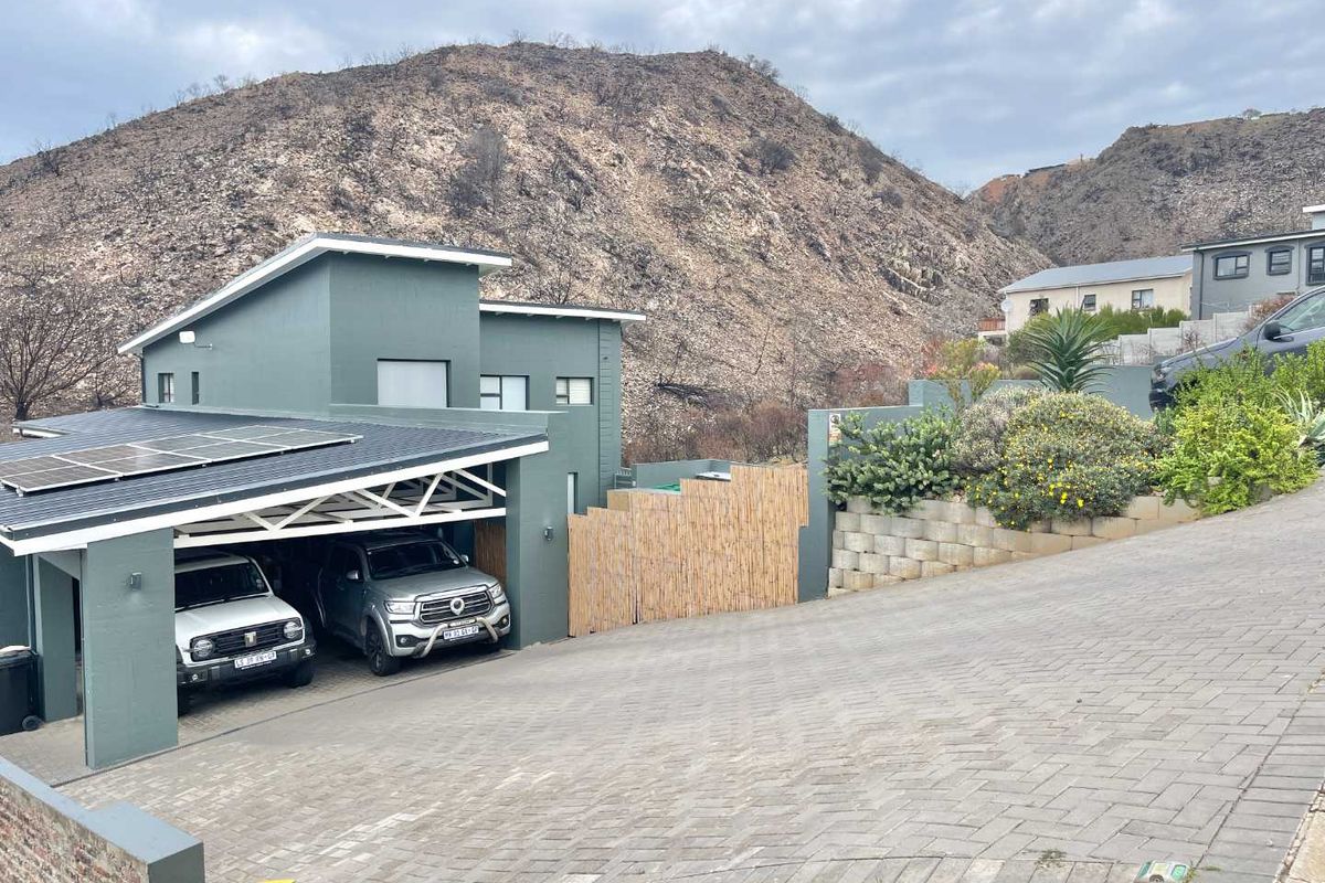 Expansive Modern Gem in Island View with Mountain & Greenbelt Views - Photo 3