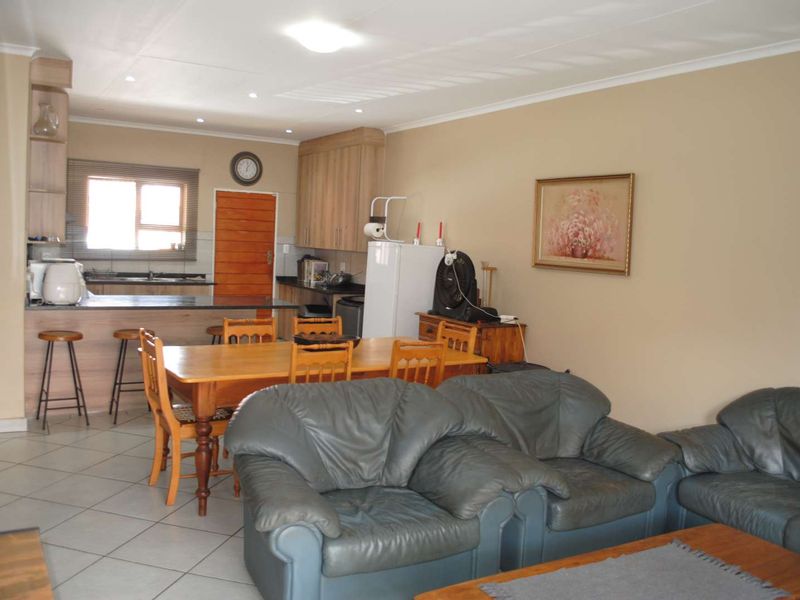 Feast your eyes on this spaciouys modern lovely 3 Bedroom Facebrick Townhouse - Photo 7