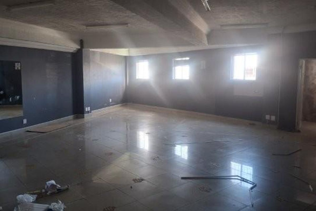 Office to let in Southern Industrial - Photo 2