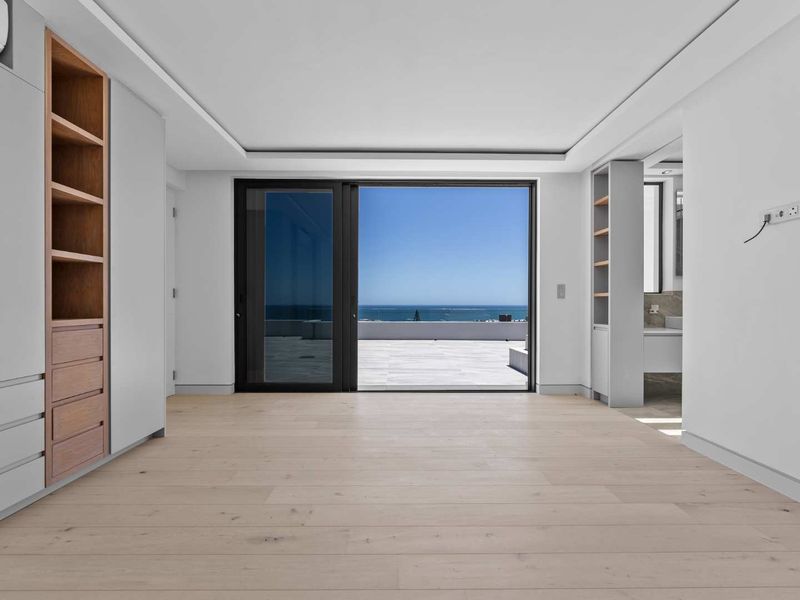 Brand-New 5-Bedroom Luxury Home in Camps Bay - Photo 8