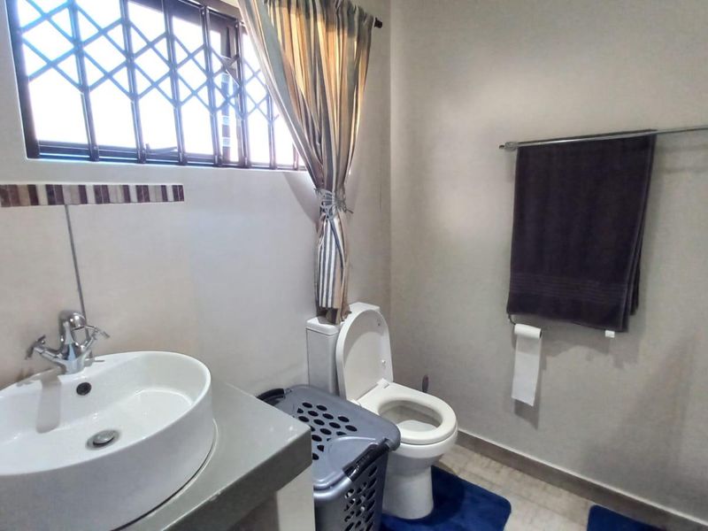 Ultimate Luxury Living: Spectacular Family Retreat with Granny Flat and Resort-Style Amenities - Photo 5