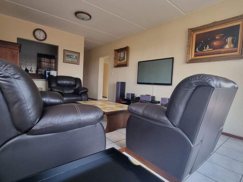 Lovely 2 Bedroom Unit in Bassonia for Sale - Photo 7