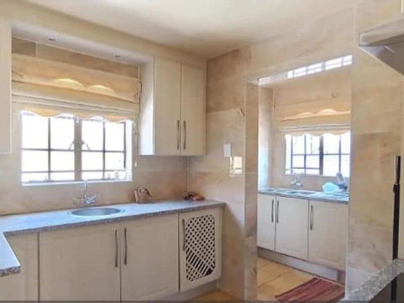 3 bedroom modern home - Photo 5