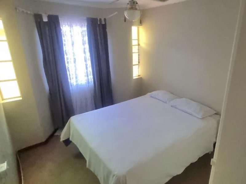 Charming 3-Bedroom Townhouse in Westdene - Photo 6