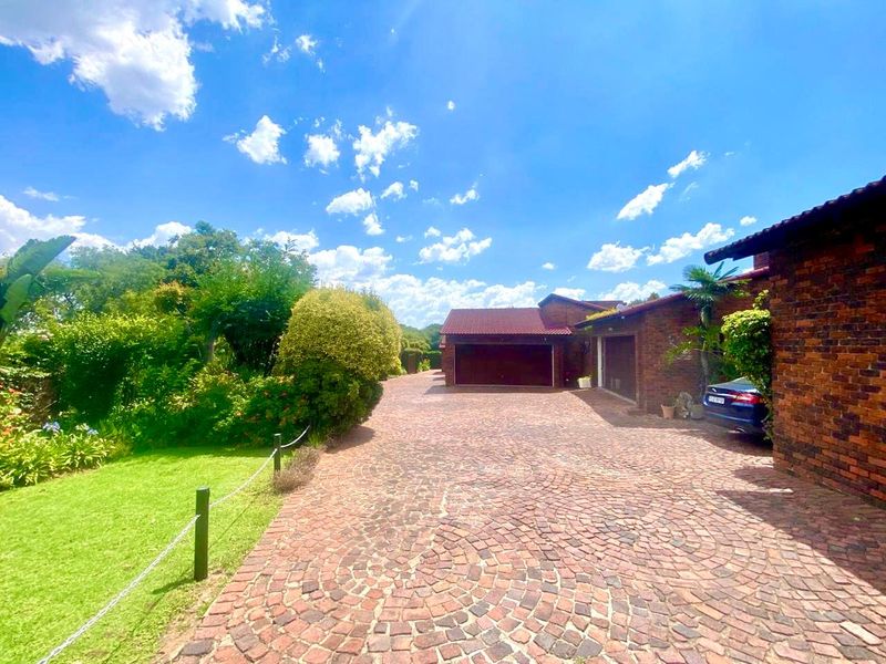 GORGEOUS 4 BED GARDEN TOWNHOUSE IN GALLO MANOR - Photo 3