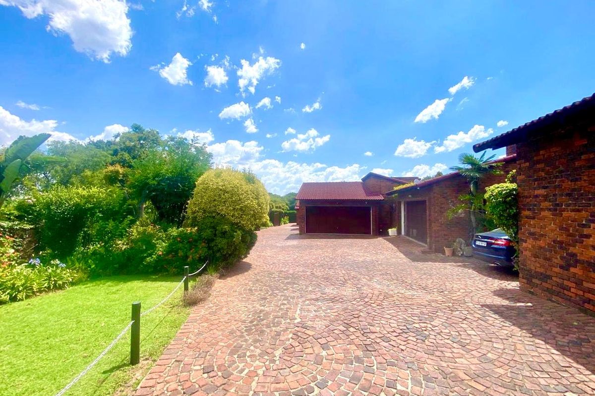 GORGEOUS 4 BED GARDEN TOWNHOUSE IN GALLO MANOR - Photo 3