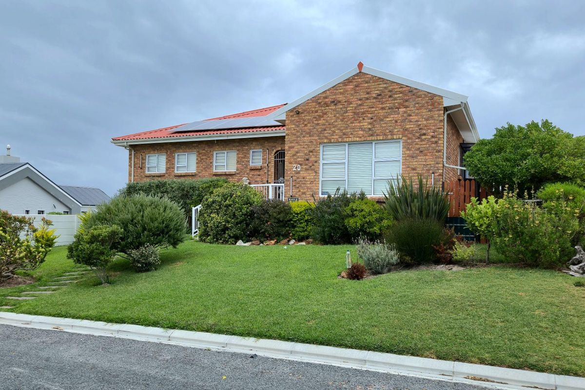 Stunning Double-Storey Home in Kleinbaai with Golf Course, Sea, and Mountain Views - Photo 3