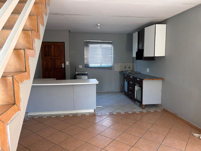 2 Bedroom house in lotus gardens - Photo 2