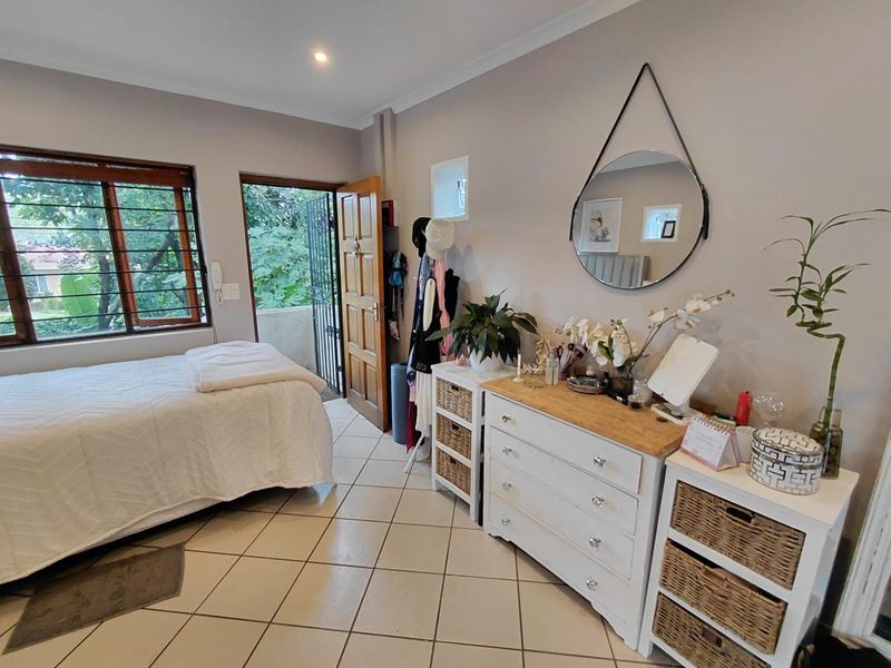 Spacious Bachelor Cottage in Robindale - Photo 6