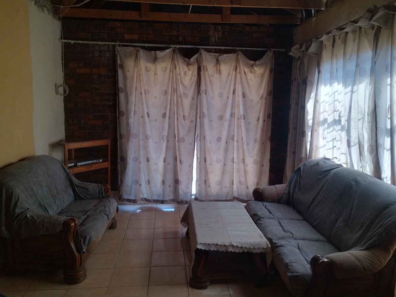 3 bedrooms house for sale in Soshanguve HH - Photo 10