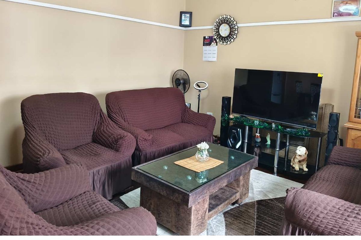 Revamped Family Home with 2 Cottages - Photo 4