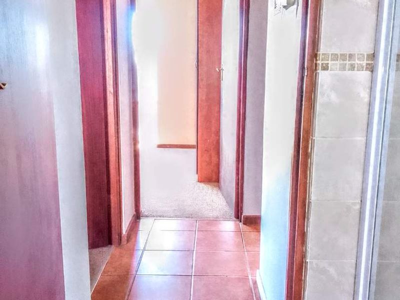 Discover tranquility and comfort in this charming 2-bedroom apartment. - Photo 5