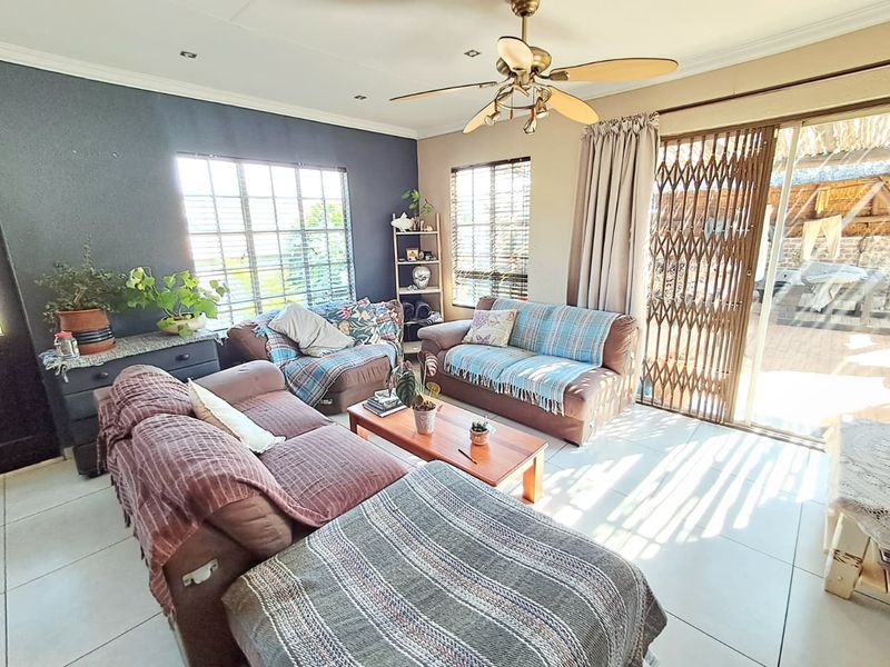 3 Bedroom House In Secure Estate For Sale - Photo 2
