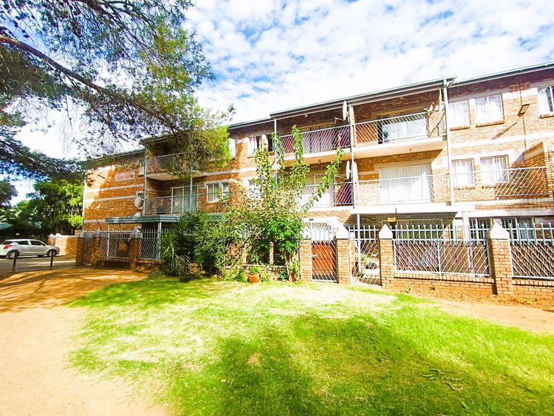 Bright 1-Bedroom Flat with Balcony - Photo 2