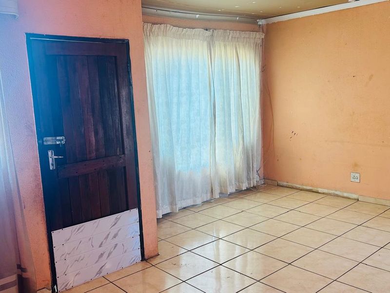 3 bedroom house for sale in Vosloorus - Photo 6