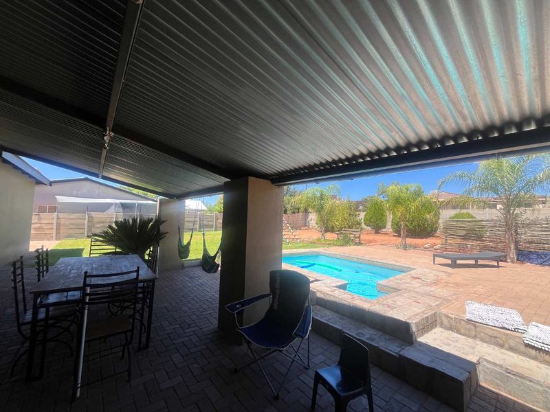 Immaculate 4-Bedroom Family Home in a Popular Neighbourhood - Photo 7