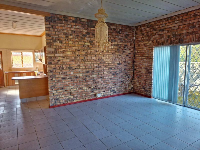 Versatile Family Home with Expansion Potential! Exclusive Mandate! - Photo 6