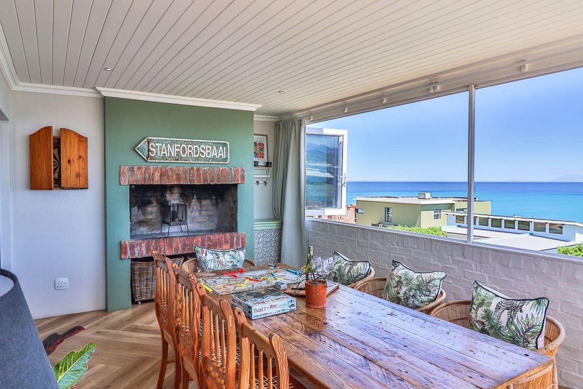 Seaside Stunner in De Kelders - Photo 4