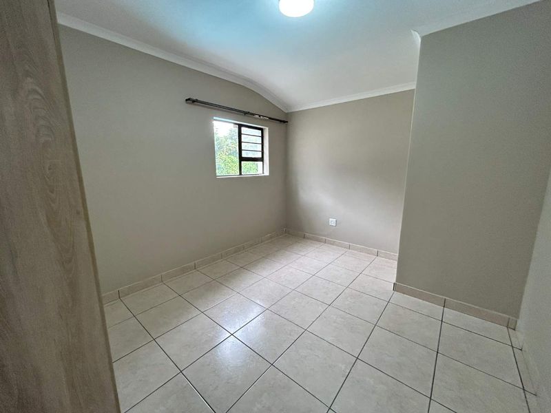 Charming Two-Bedroom Garden Apartment in a Secure Complex - Photo 7