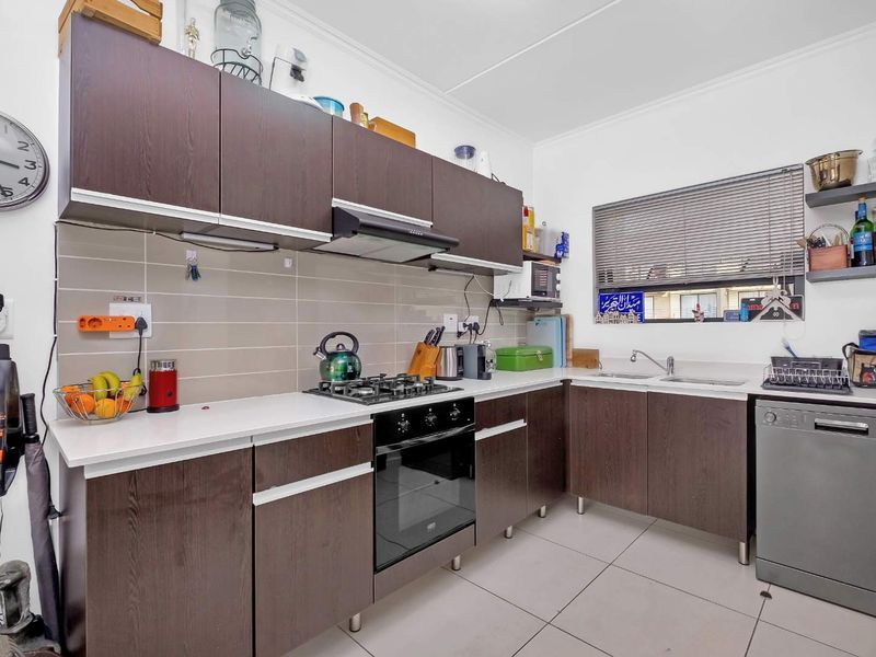 2 BEDROOM APARTMENT FOR SALE IN FOURWAYS - Photo 2
