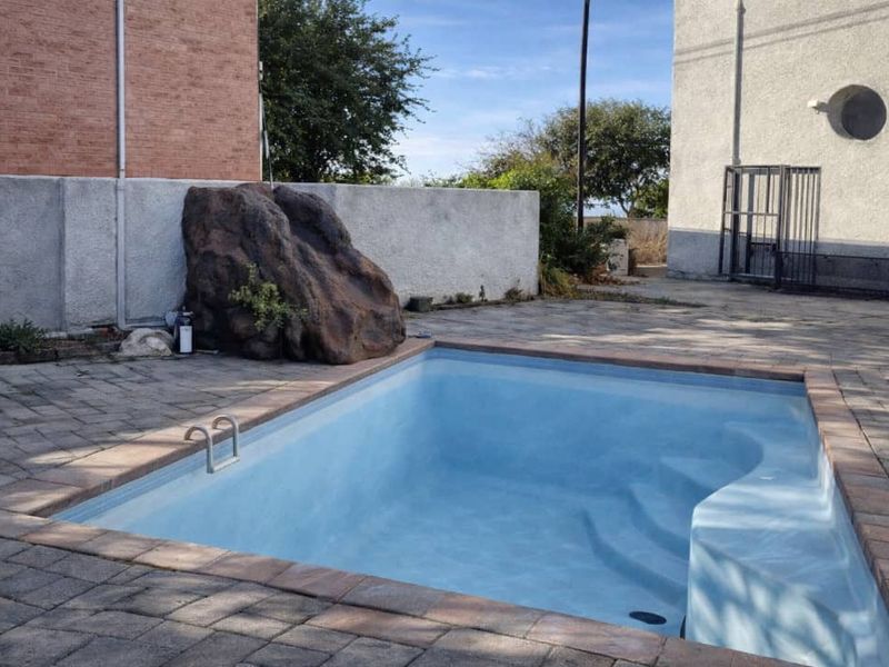 UPMARKET PROPERTY FOR SALE | EROS PARK, WINDHOEK FOR SALE - Photo 4