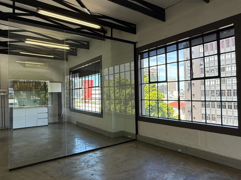115m2 office with great natural light and views to let - Photo 6