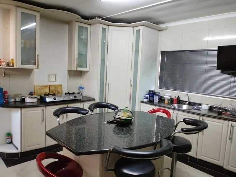 3 Bedroom House for Sale in Silverglen - Photo 9