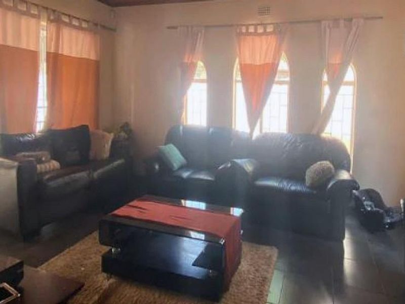 Large family home - Photo 3