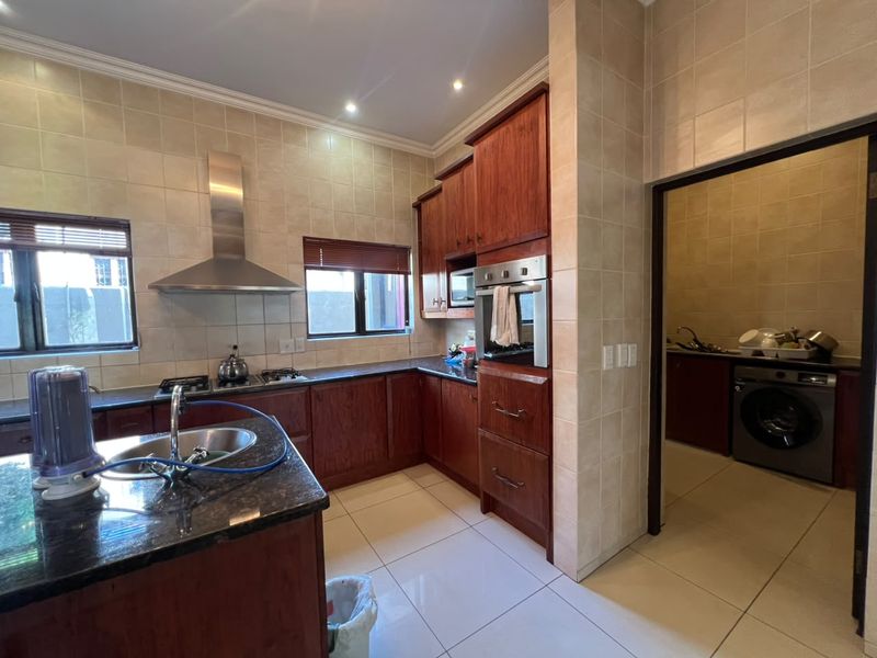 An Exceptional Family Residence Offering Space, Elegance and Outstanding Value - Photo 9