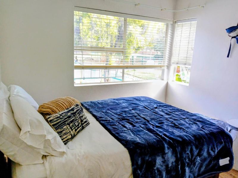 Modern Renovated Townhouse Offering Style, Comfort and Convenience - Photo 7