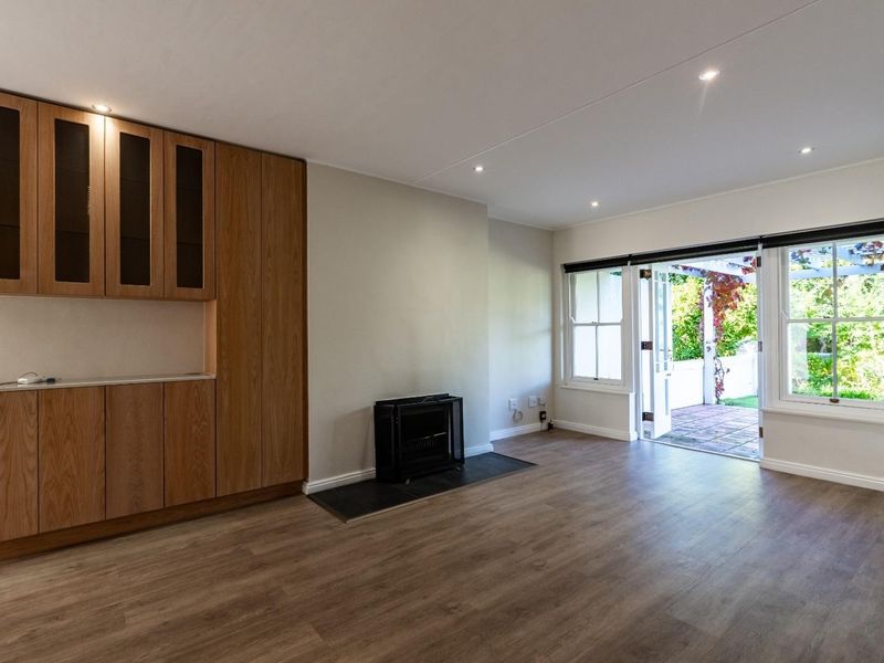 Beautifully Renovated 2-Bedroom Apartment in La Petite Provence Estate - Photo 2