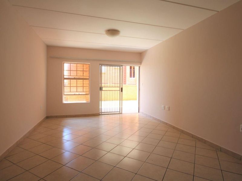 Loadshedding-Free Area - Available Immediately! - Photo 9