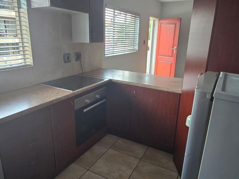 2 Bedroom Townhouse in Glen Marais - Photo 8