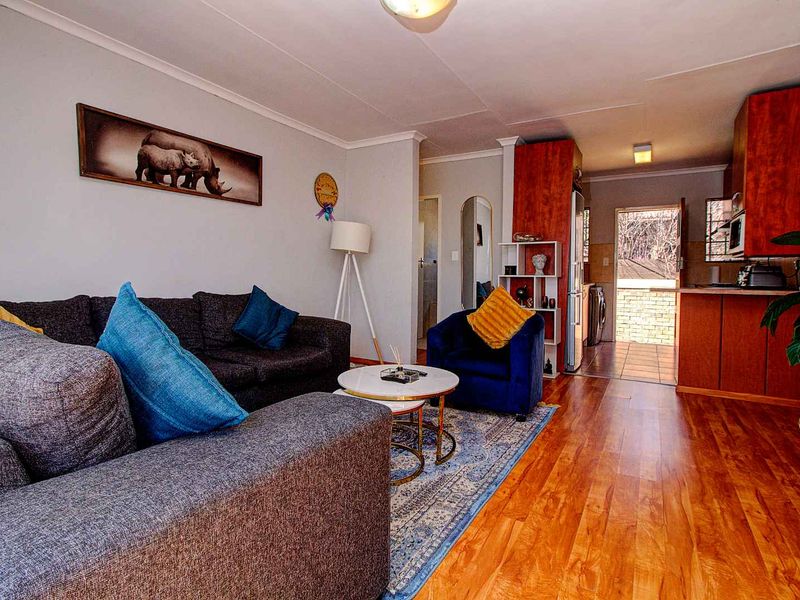 Effortless Living: Stylish Townhouse Awaits You! - Photo 5