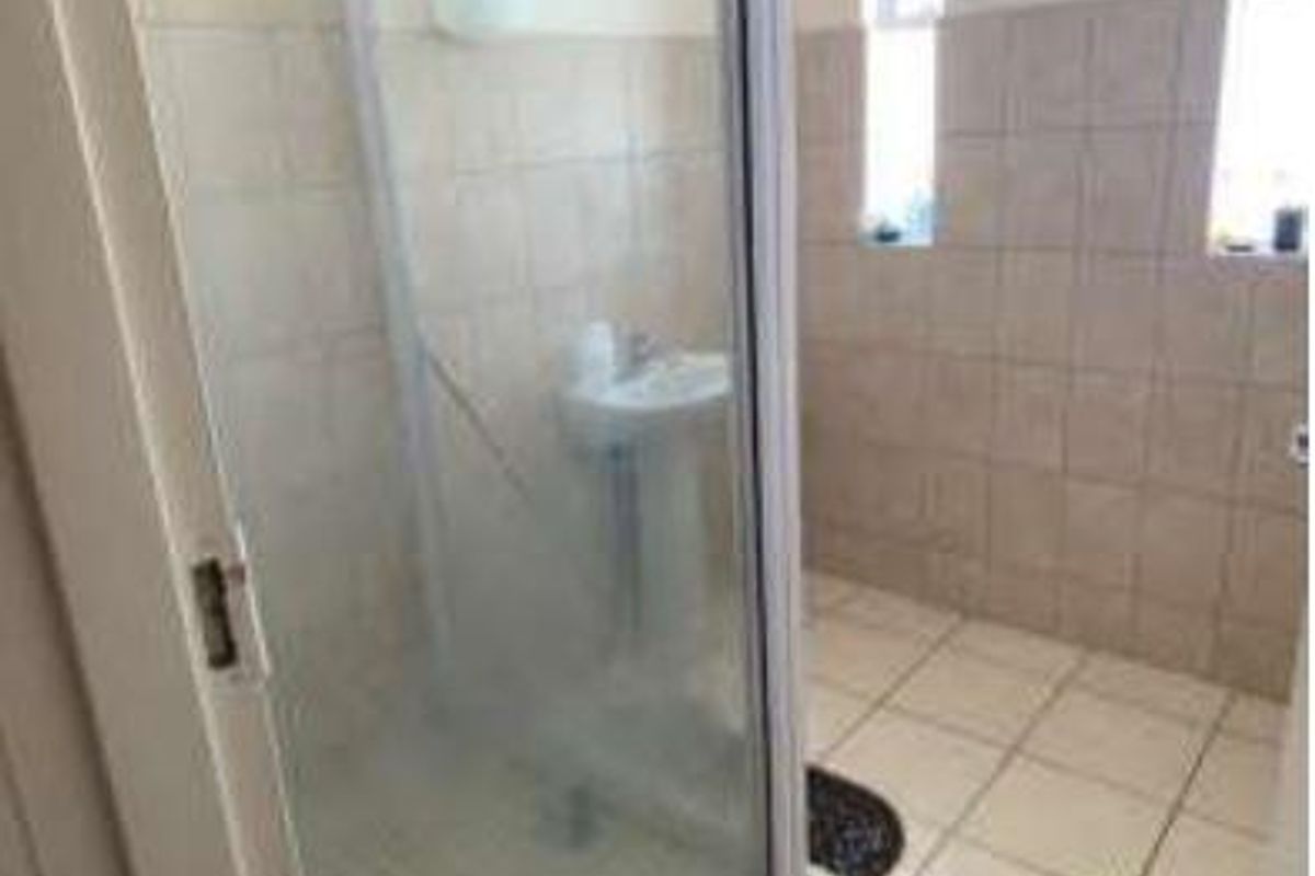 FLAT FOR SALE - PIONIERS PARK - Photo 4