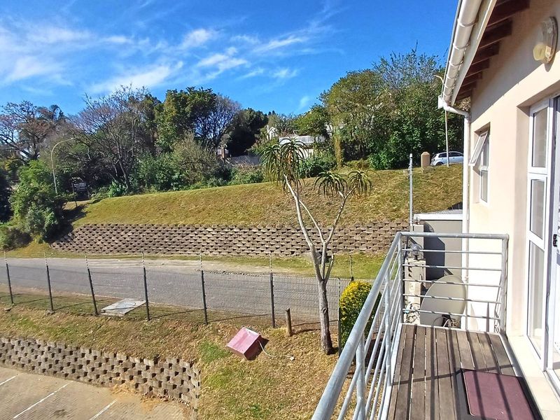 Top floor 2 bedroom apartment in a standalone building within Silverstream - Photo 1