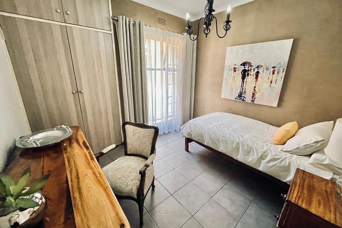 A jewel of a house in Boksburg South, located in a quiet area with no pedestrian traffic - Photo 4