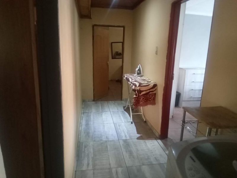 3 bedroom house in Siluma view,Katlehong - Photo 6