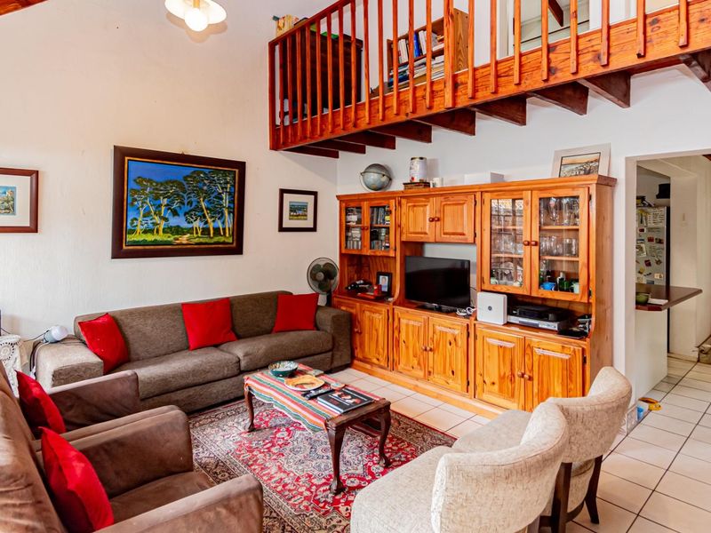 Delightful 3-Bedroom Duplex with Double-Volume Living in Tranquil Murrayfield Complex - Photo 4