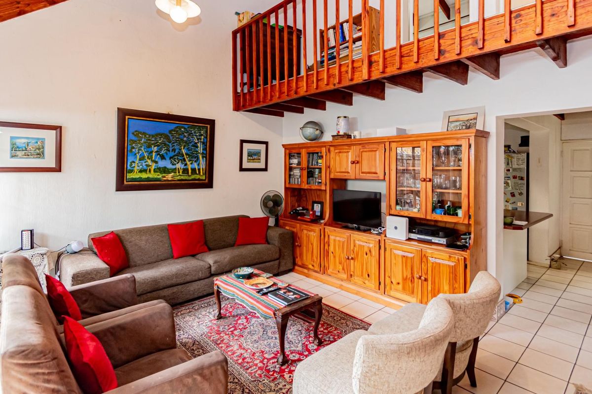 Delightful 3-Bedroom Duplex with Double-Volume Living in Tranquil Murrayfield Complex - Photo 4