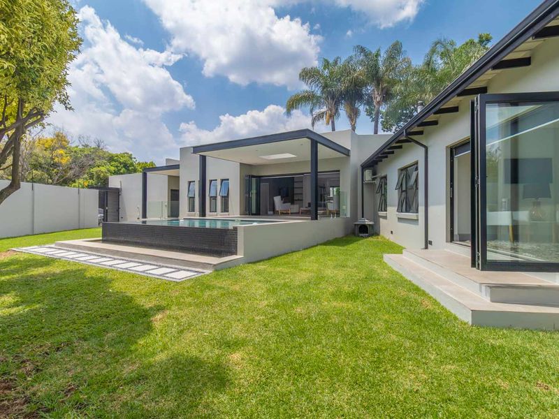 Exceptional, Immaculate, Modern Home for Sale in Hurlingham Manor - Photo 3