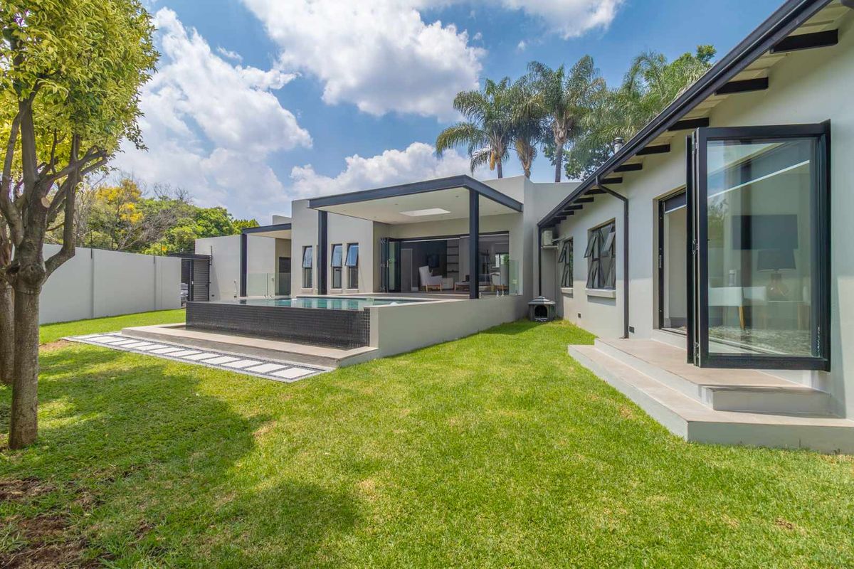 Exceptional, Immaculate, Modern Home for Sale in Hurlingham Manor - Photo 3