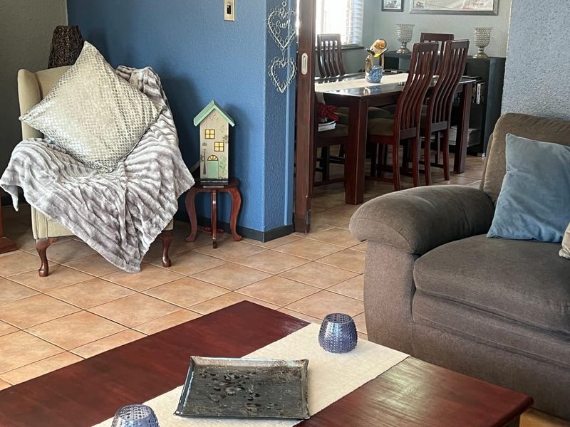 Lock up and go at the next level. Security access complex in the heart of Brackenhurst. - Photo 6